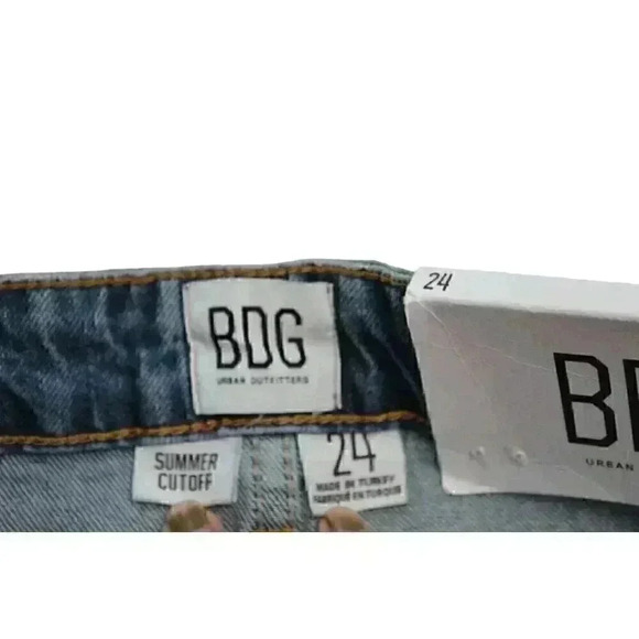 NWT Urban Outfitters BDG Shorts Sz 24 Distressed Denim Summer Cut Off Button Fly - Picture 6 of 11